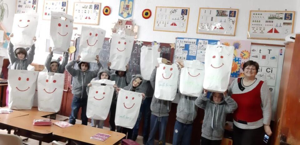Darurile adunate în cadrul campaniei „Coșul cu zâmbete” au ajuns la elevii Școlii profesionale speciale Câmpulung Moldovenesc