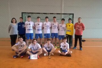 Echipa de handbal gimnaziu a Școlii Ion Creangă Suceava, profesori îndrumători Alexandrina Jijie și Vasile Boca