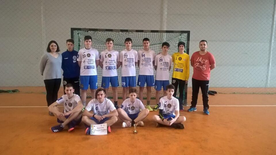 Echipa de handbal gimnaziu a Școlii Ion Creangă Suceava, profesori îndrumători Alexandrina Jijie și Vasile Boca Echipa de handbal gimnaziu a Școlii Ion Creangă Suceava, profesori îndrumători Alexandrina Jijie și Vasile Boca