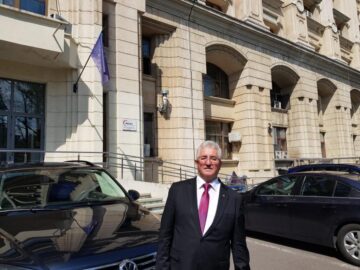Primarul Ion Lungu, alături de Klaus Iohannis la lansarea celei de-a treia cărți