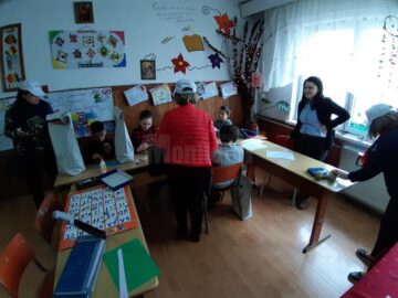 Darurile adunate în cadrul campaniei „Coșul cu zâmbete” au ajuns la elevii Școlii profesionale speciale Câmpulung Moldovenesc
