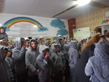 Darurile adunate în cadrul campaniei „Coșul cu zâmbete” au ajuns la elevii Școlii profesionale speciale Câmpulung Moldovenesc