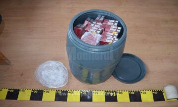 Butoi cu țigări, „pescuit” de polițiștii de frontieră din râul Suceava