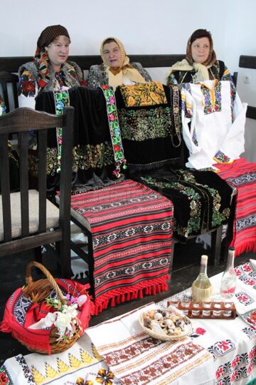 Târgul de „Cămeși” de la Sf. Ilie, un bun prilej de promovare a tradițiilor, păstrate încă de multe gospodine din sat