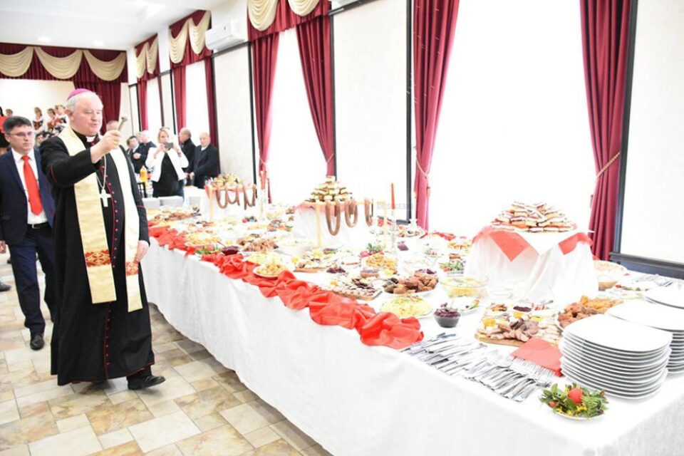 Ceremonialul împărțirii cu oul sfințit a avut loc și anul acesta în comunitatea polonezilor din Bucovina