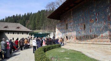 Sute de credincioși din țară, din Ucraina și Republica Moldova, la hramul Mănăstirii Voroneț
