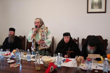 „Poeziile Măicuței”, volum lansat în Duminica Floriilor, la Mănăstirea Voroneț