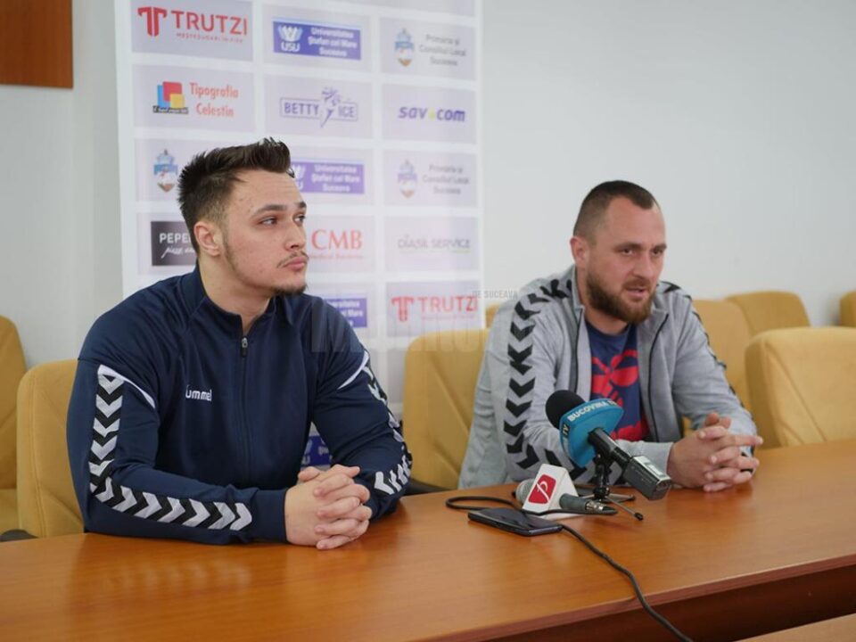Pivotul Alexandru Ionescu și antrenorul Adi Chiruț