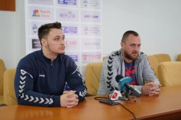 Pivotul Alexandru Ionescu și antrenorul Adi Chiruț