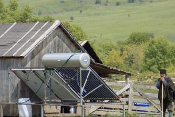 Panouri fotovoltaice pentru locuințe izolate - Fot: Adevarul.ro