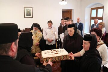 Sute de credincioși din țară, din Ucraina și Republica Moldova, la hramul Mănăstirii Voroneț