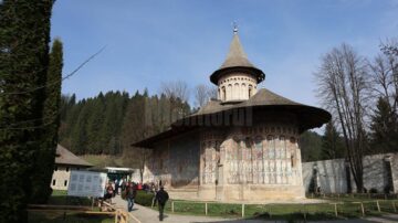 Sute de credincioși din țară, din Ucraina și Republica Moldova, la hramul Mănăstirii Voroneț