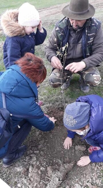 Peste 500 de voluntari au participat la acțiunea de împădurire „Pădurea copilăriei”