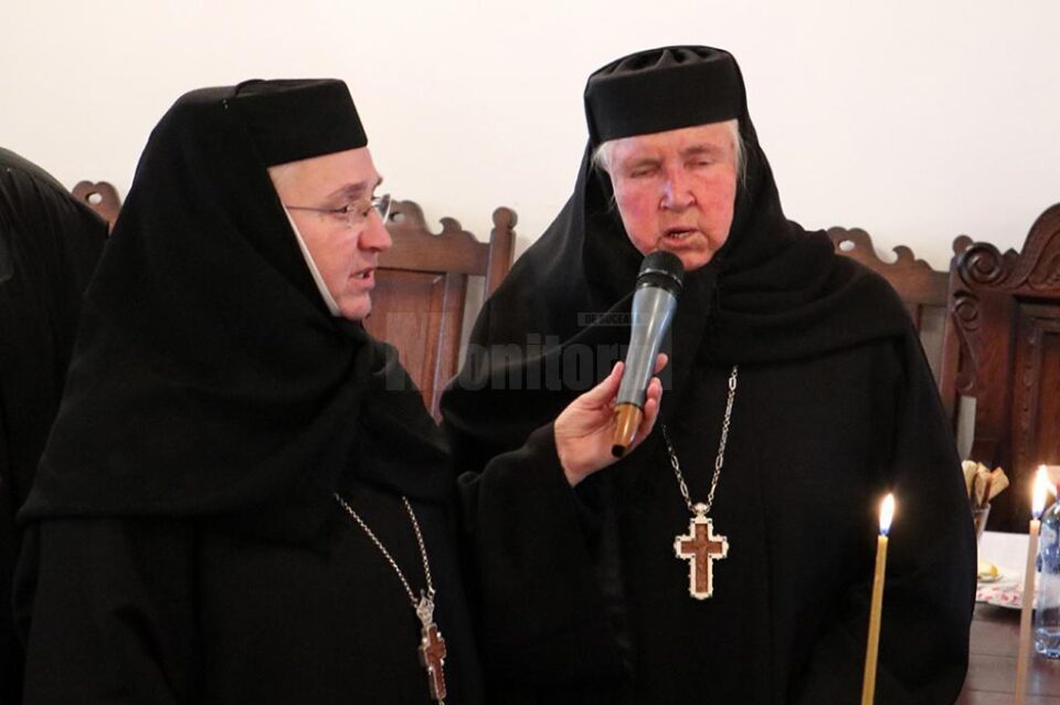 Stavrofora Gabriela Platon, stareța Mănăstirii Voroneț, și stavrofora Irina Pântescu Stavrofora Gabriela Platon, stareța Mănăstirii Voroneț, și stavrofora Irina Pântescu