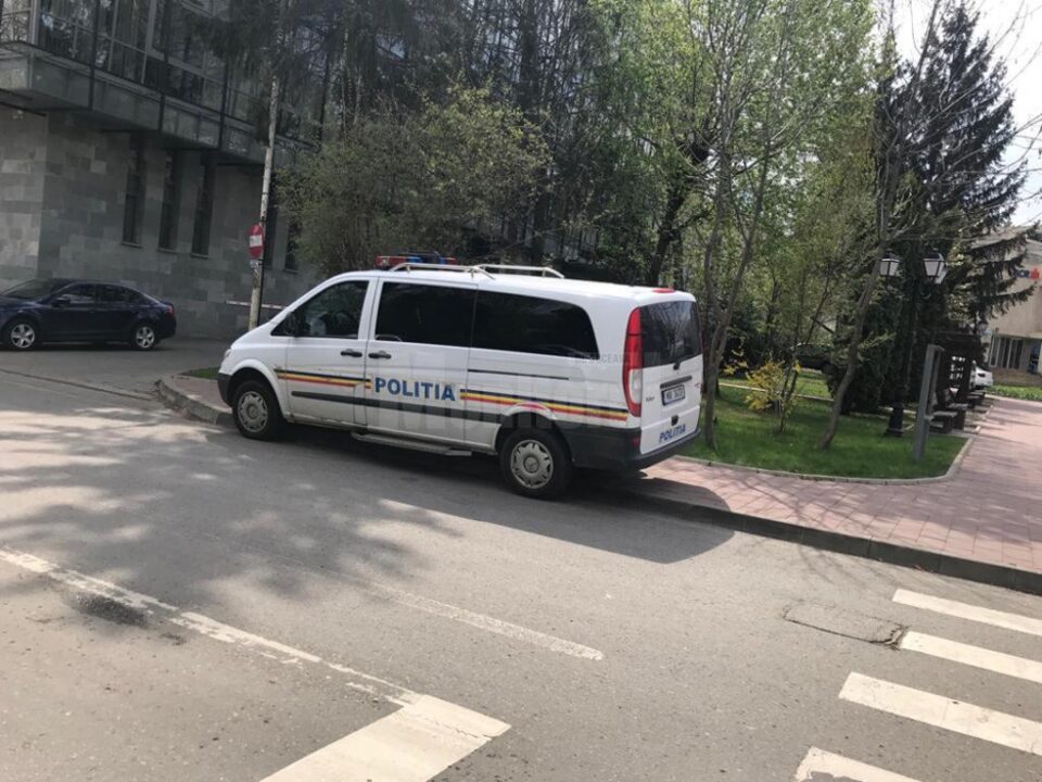 Cinci bărbați au fost reținuți vineri în urma unei acțiuni coordonate de procurorii DIICOT, Serviciul Teritorial Suceava Cinci bărbați au fost reținuți vineri în urma unei acțiuni coordonate de procurorii DIICOT, Serviciul Teritorial Suceava