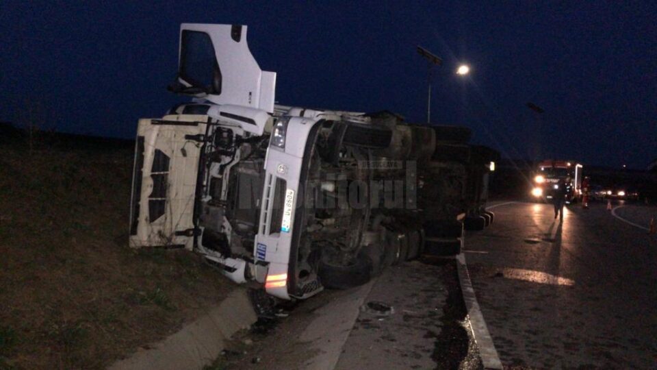 Accidentul s-a produs la ieșirea de pe șoseaua de centură, spre E 85