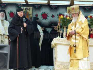 Stareța Mănăstirii Voroneț, maica Irina Pântescu, și ÎPS Pimen, Arhiepiscopul Sucevei și Rădăuților
