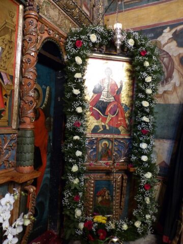 Zeci de credincioși au luat parte, duminică, la hramul Mănăstirii Voroneț, în ciuda ninsorii și frigului