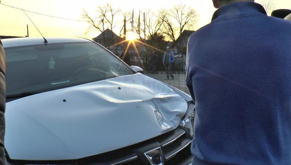 Bătrâna a fost lovită violent de mașină