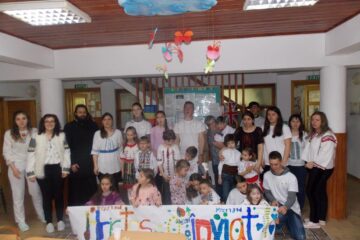 Voluntari din Asociația Tinerilor Ortodocși Suceveni, în vizită la copiii cu dizabilități de la Centrul de Recuperare „Emanuel”