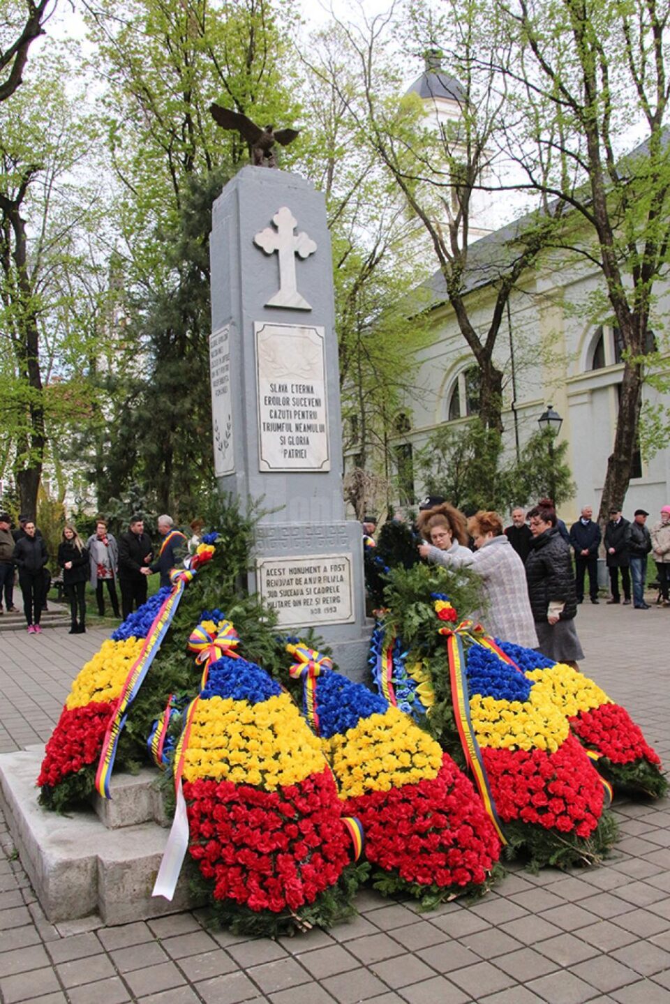 Coroane de flori depuse în memoria veteranilor de război