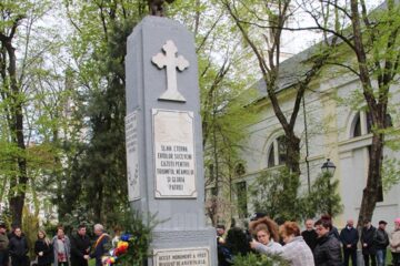 Coroane de flori depuse în memoria veteranilor de război Coroane de flori depuse în memoria veteranilor de război