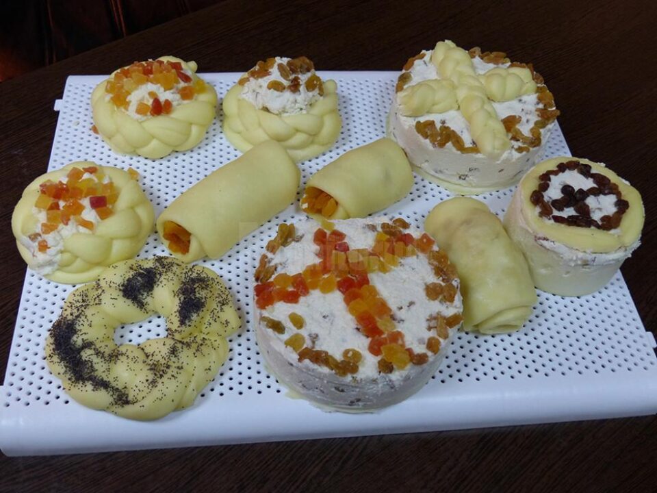 Păștile din cașcaval cu brânză sunt produse special pentru marea sărbătoare a Paștelui