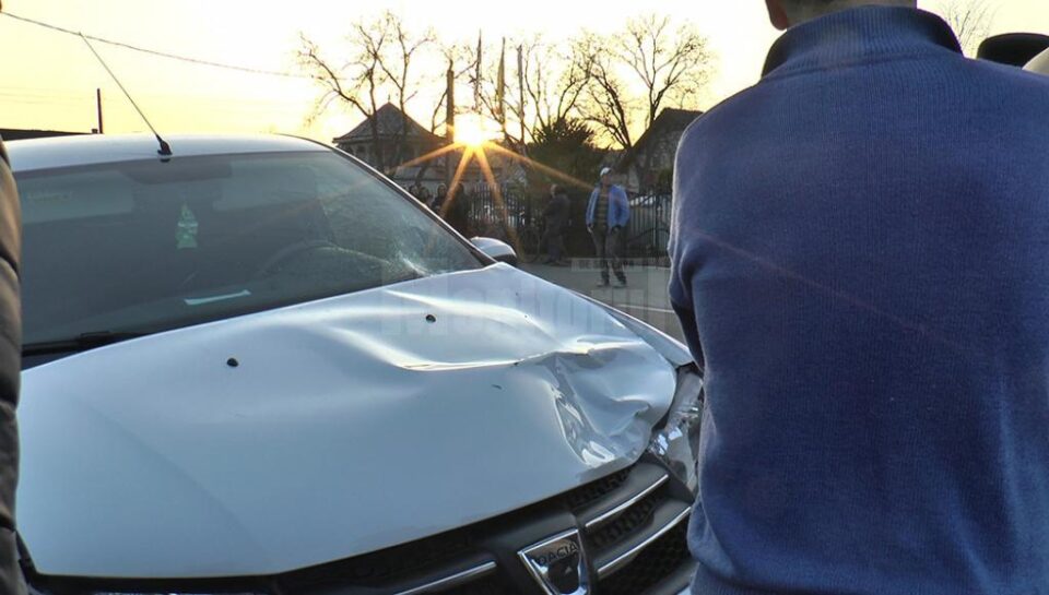 Bătrâna a fost lovită violent de mașină