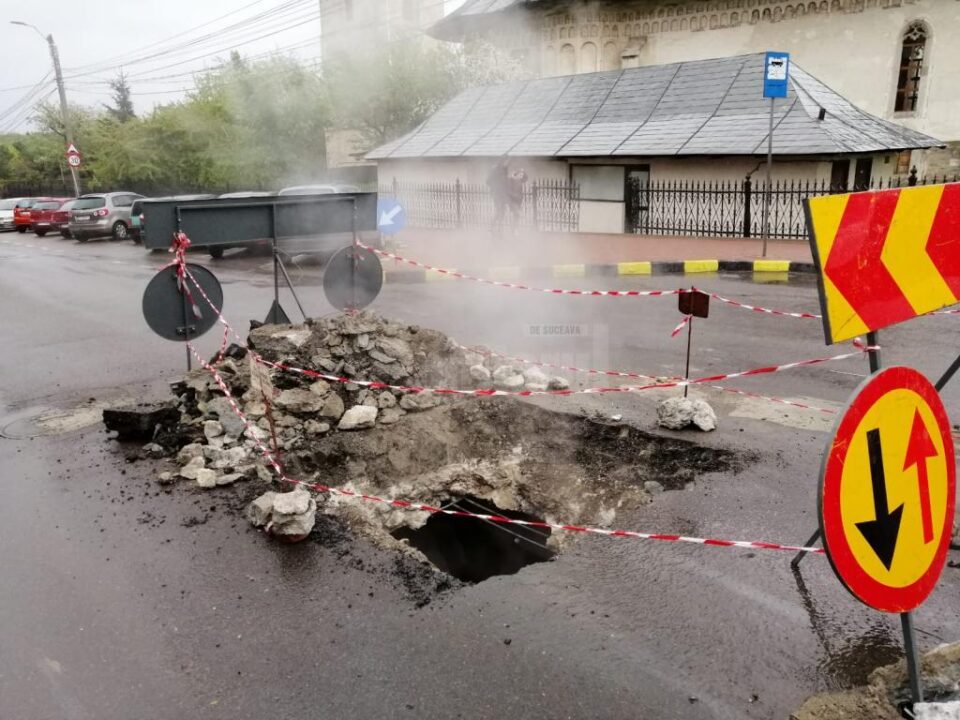 Avarie la magistrala de termoficare a Sucevei, in zona Pietei Mari