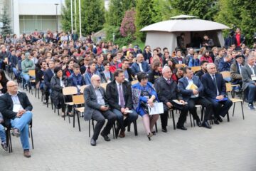 Gongul de start al evenimentului s-a dat marți seară, pe esplanada din fața corpului A al Universității FOTO Ionut Dorin Pavel