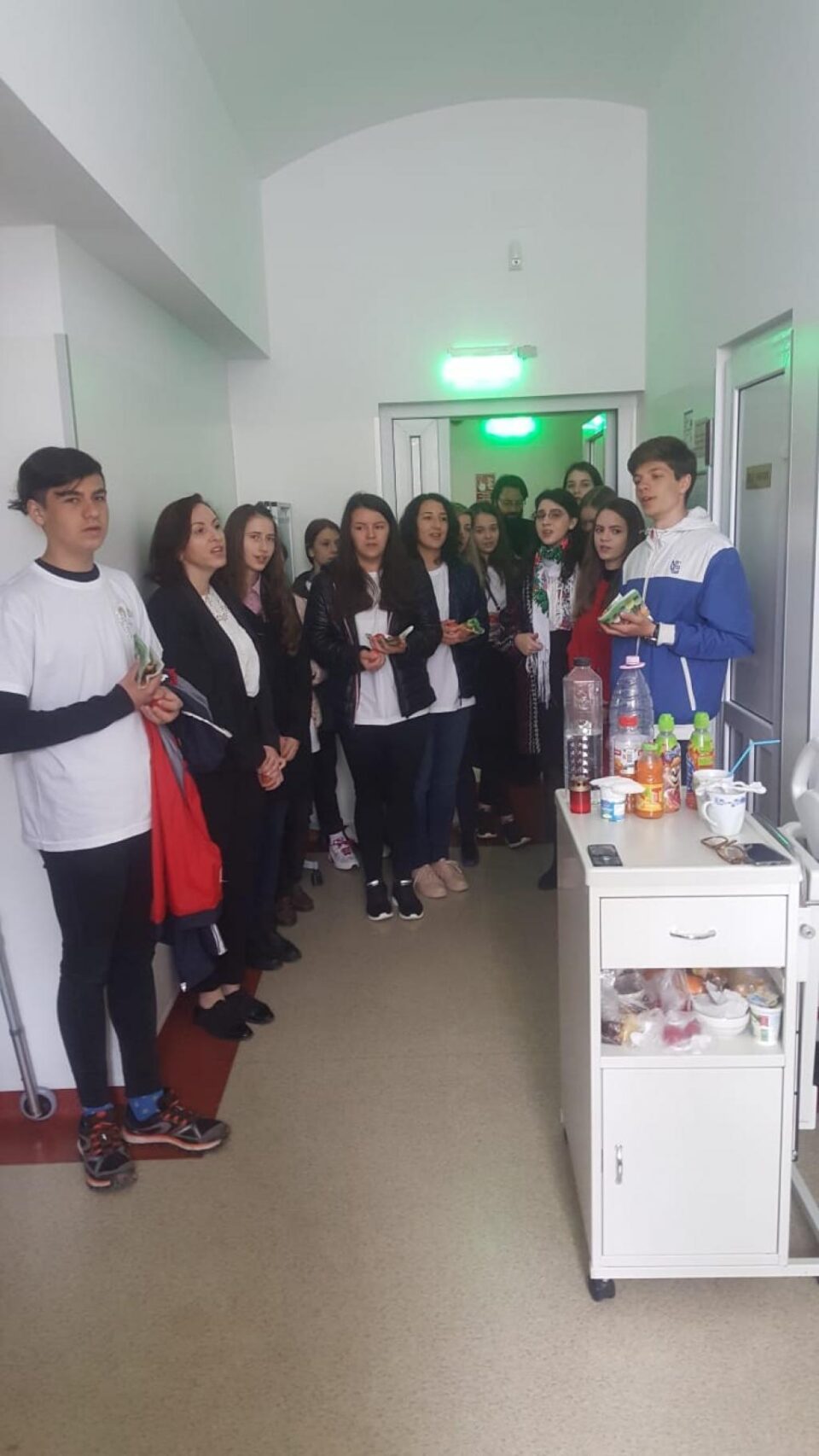 Bolnavii de la Secția de Îngrijiri Paliative – Suceava, vizitați de voluntari din Asociația Tinerilor Ortodocși Suceveni