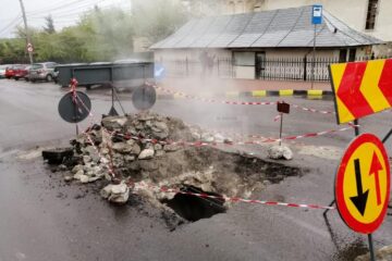 Avarie la magistrala II de termoficare a Sucevei, în zona Pieței Mari