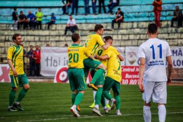 Jucătorii Forestei au motive de bucurie după succesul cu Miroslava. Foto Costi Solovastru