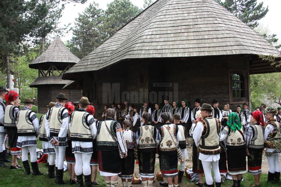 Peste 12.000 de persoane au vizitat, în perioada sărbătorilor pascale, Cetatea de Scaun și Muzeul Satului Bucovinean