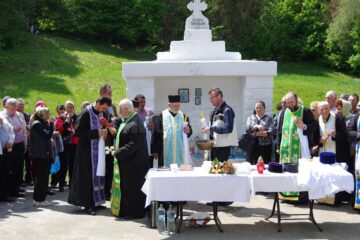 La Izvorul Tămăduirii din orașul Liteni a avut loc vineri slujba de sfințire a apei