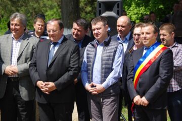 La Izvorul Tămăduirii din orașul Liteni a avut loc vineri slujba de sfințire a apei