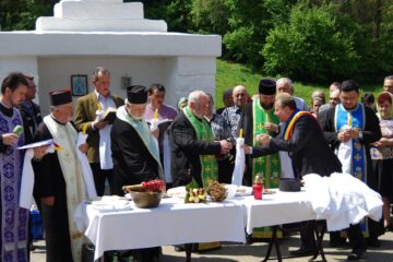 La Izvorul Tămăduirii din orașul Liteni a avut loc vineri slujba de sfințire a apei