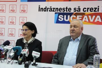 Ministrul Educației (stâga) a anunțat ca 76 de scoli sucevene vor primi fonduri pentru amenajarea de grupuri sanitare