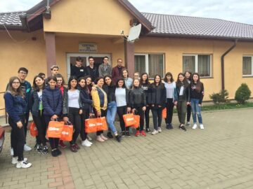 Copii din mai multe centre de plasament au primit cadouri din partea Asociației „Euroactiv”