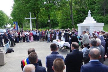 La Izvorul Tămăduirii din orașul Liteni a avut loc vineri slujba de sfințire a apei