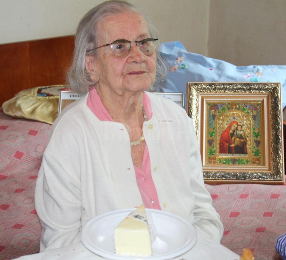 Lucea Bohatereț, născută pe 5 mai 1917, este primul „Cetățean al Centenarului” dar și cel mai vârstnic „Cetățean de onoare al Sucevei” 4