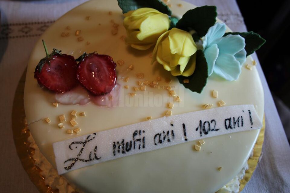 Centenara Lucea Bohatereț, sărbătorită de primarul Sucevei, la împlinirea a 102 ani