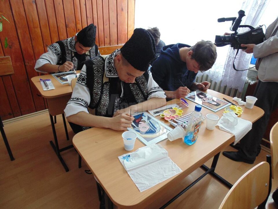Peste 150 de elevi, prezenți la concursul interjudețean „Armonie prin artă populară și tradiții”, ediția a X-a