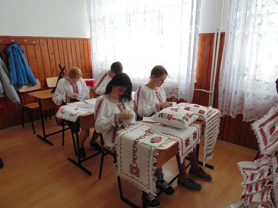 Concursul interjudețean „Armonie prin artă populară și tradiții”