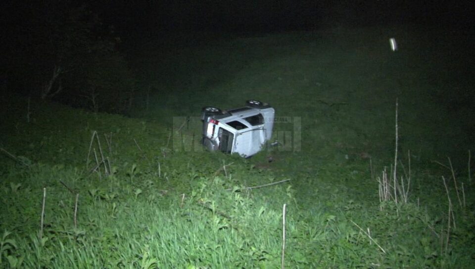 Un bărbat de 32 de ani a murit, după ce s-a răsturnat cu mașina de teren pe un câmp