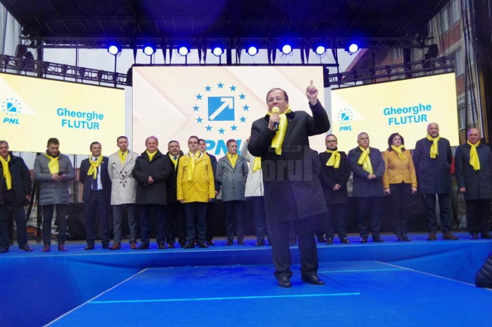 Câteva mii de membri și simpatizanți PNL au înfruntat ploaia și frigul pentru a participa la un miting electoral
