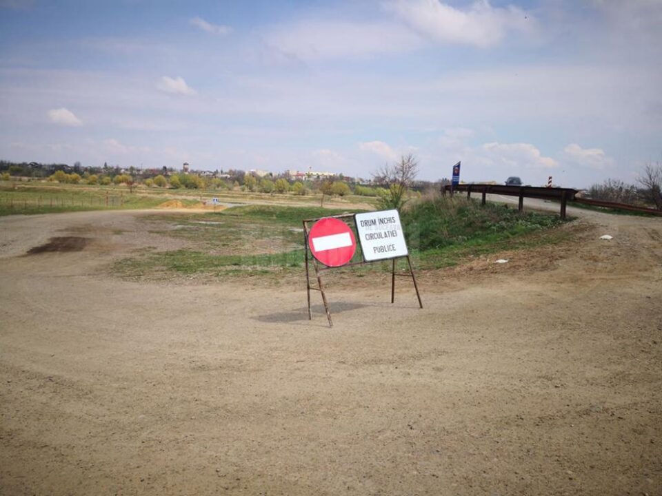 Podul de la Verești peste râul Suceava este închis circulației rutiere