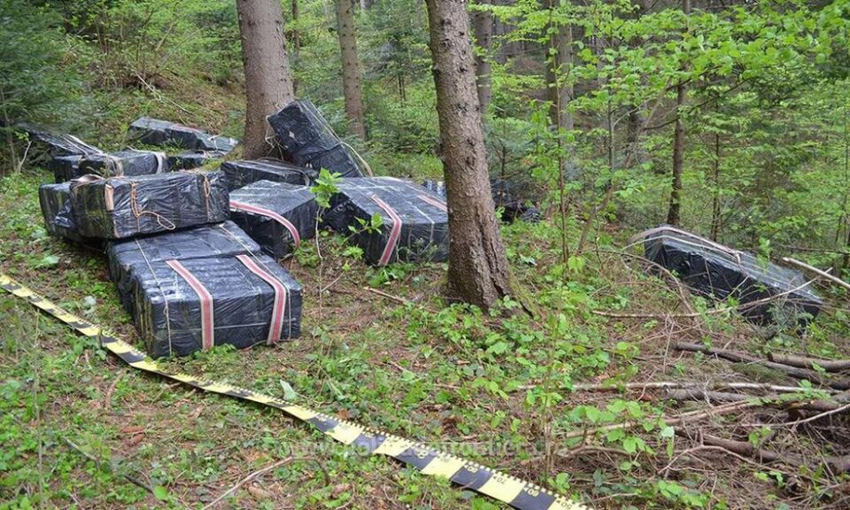 Țigări de contrabandă de aproape 90.000 de euro capturate în weekend