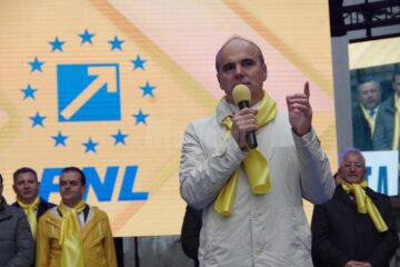 Miting liberal cu câteva mii de oameni, „pe vreme rea pentru vremuri mai bune”