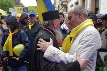 Miting liberal cu câteva mii de oameni, „pe vreme rea pentru vremuri mai bune”
